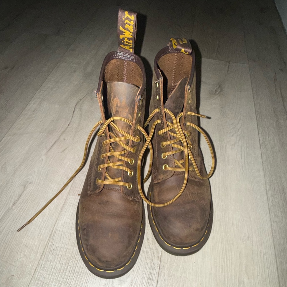 Dr. Martens Crazy Horse 8 eyelet 1460 boots